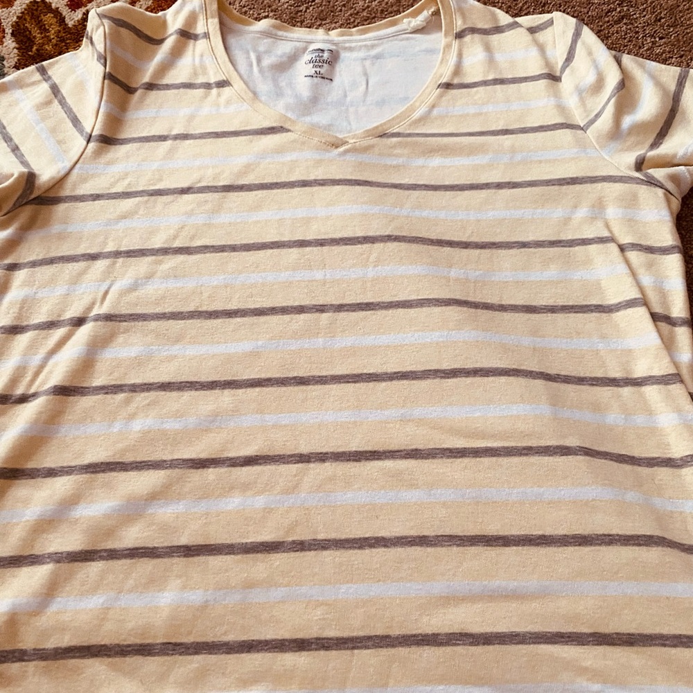 NWOT - Nice Women’s Crew Neck Classic Tee Size XL with Short Sleeves.